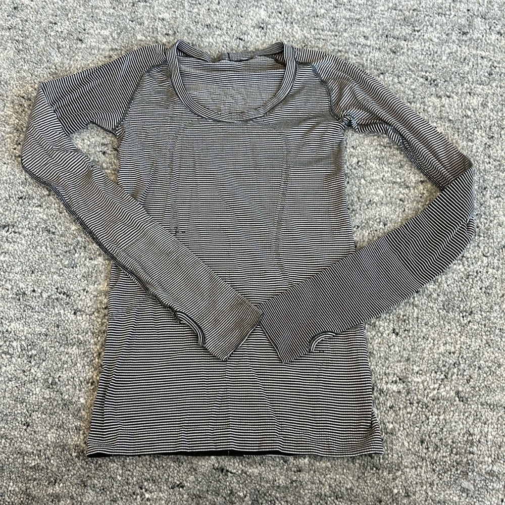 Lululemon Swiftly Tech Long Sleeved Top Size 4